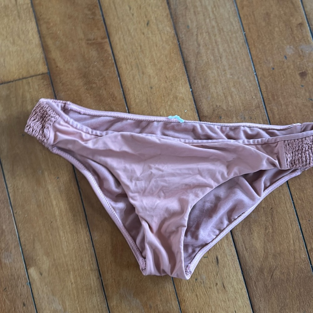 Billabong bottom bikini for women junior small mauve in good condition